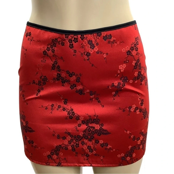 Red and Black Floral Mini Skirt New Without Tags - Picture 1 of 4